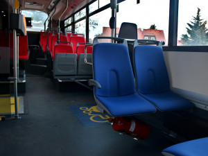 FOTO: Na severovýchodě Prahy se cestující svezou novými autobusy