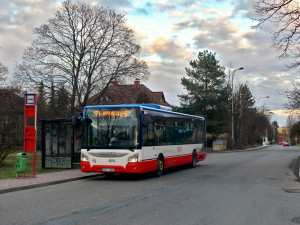 FOTO: Na severovýchodě Prahy se cestující svezou novými autobusy