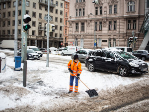 Sněhová peřina přikryla Prahu. Podívejte se na zasněžené hlavní město