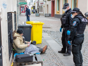 Noclehárna Armády spásy hlásí plno. Bezdomovci mohou strávit noc v denním centru