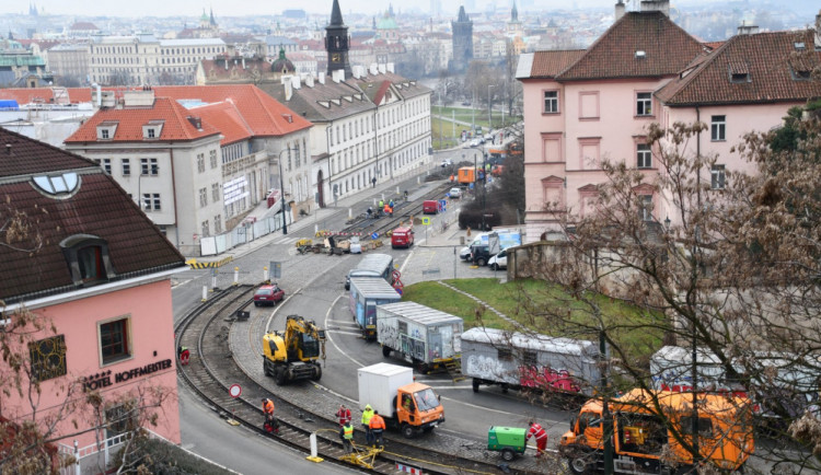 Pražský dopravní podnik letos na jaře opraví tramvajové tratě. Vybudovat chce taky novou smyčku