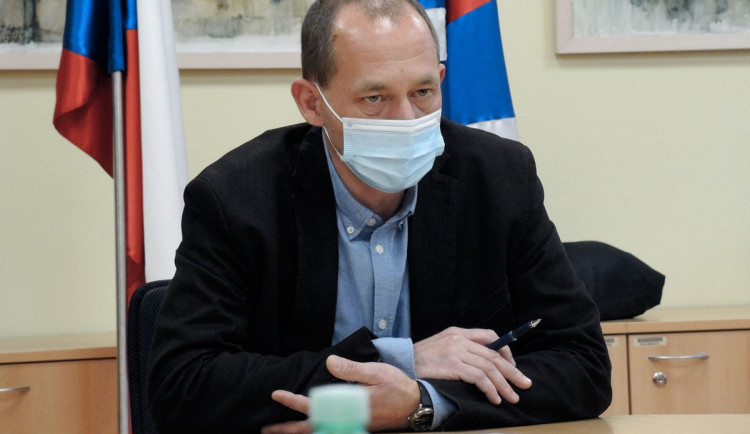 Hejtman Karlovarského kraje vyzývá k omezení mobility