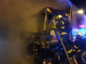 Požár kamionu zablokoval provoz v Lochkovském tunelu. Škoda je 2,5 milionu korun