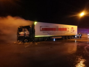 Požár kamionu zablokoval provoz v Lochkovském tunelu. Škoda je 2,5 milionu korun