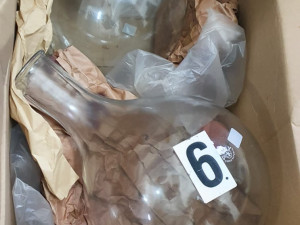 Při vaření pervitinu v bytě došlo k výbuchu. Popáleného vařiče zadrželi kriminalisté