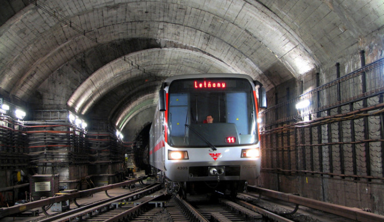 Dopravní podnik chystá do léta kvůli opravám a výměnám pražců čtyři výluky provozu metra