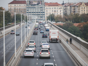 Platnost končících řidičských průkazů opět prodlouží. Tentokrát o deset měsíců