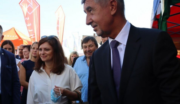 Krajské zakázky pro Agrofert. Třikrát víc peněz holdingu v regionech, kde šéfovalo ANO