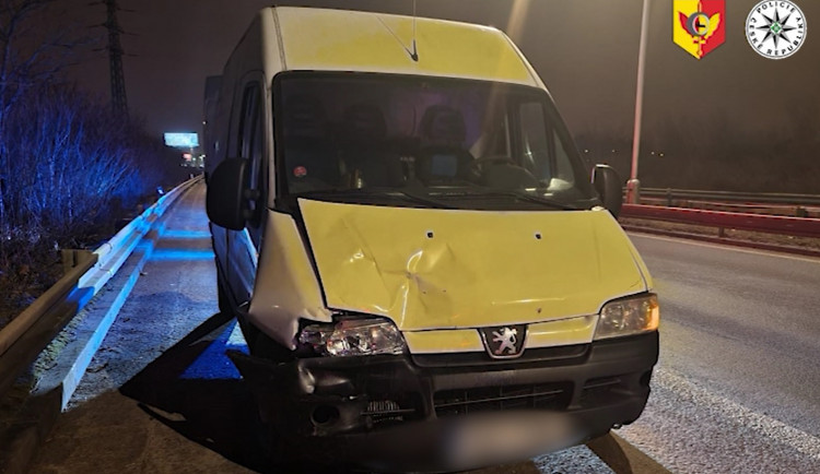 Muže, který ukradl auto, zastavili policisté dvě hodiny po krádeži. Byl pod vlivem drog