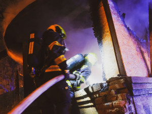 Požár zahradního altánu v Praze 10 se podařilo rychle uhasit