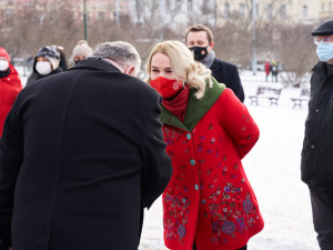 Venkovní výstava na náměstí Míru připomíná založení Visegrádské skupiny před 30 lety