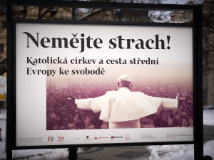 Venkovní výstava na náměstí Míru připomíná založení Visegrádské skupiny před 30 lety