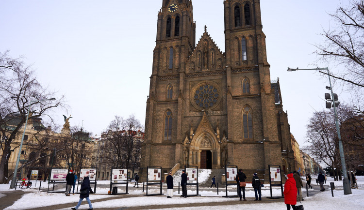 Venkovní výstava na náměstí Míru připomíná založení Visegrádské skupiny před 30 lety