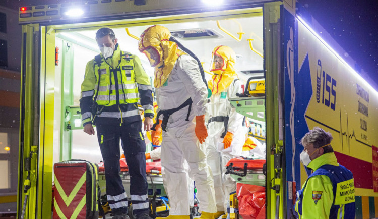 Hranice prolomena, české covidové pacienty bude možné transportovat do Německa