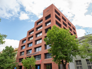 Budova radnice Prahy 7 na adrese U Průhonu 38