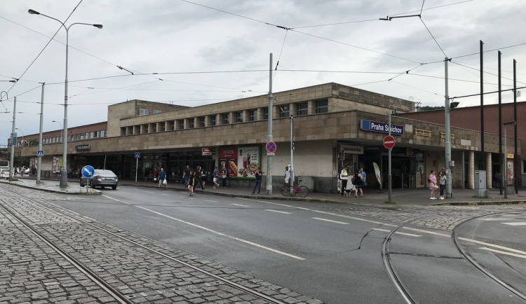 S rekonstrukcí haly Smíchovského nádraží se začne zřejmě v roce 2023