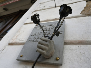 Politici dnes dopoledne na Václavském náměstí uctili památku Jana Zajíce, který se na protest proti režimu upálil před 52 lety