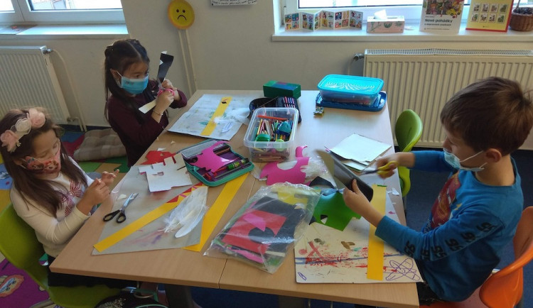 41 škol a školských zařízení v kraji se postará o děti rodičů s krizovými profesemi