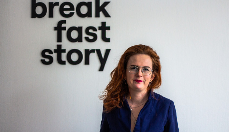 Nebaví mě chodit po vyšlapaných cestách, říká zakladatelka platformy Breakfaststory Lucie Hyblerová