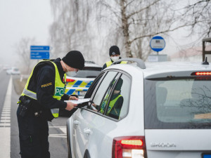 Hranice Prahy ode dneška kontrolují vojáci. Hlídky jsou smíšené s policií