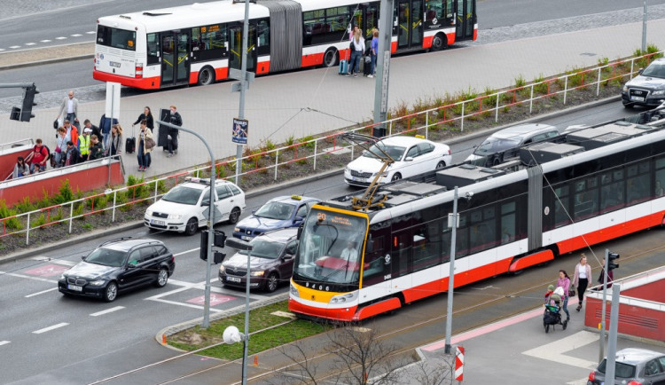 Mezi náměstími Míru a I. P. Pavlova nepojedou skoro měsíc tramvaje