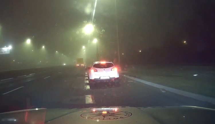 Hlídka pražských policistů pronásledovala řidiče, který neměl řidičský průkaz