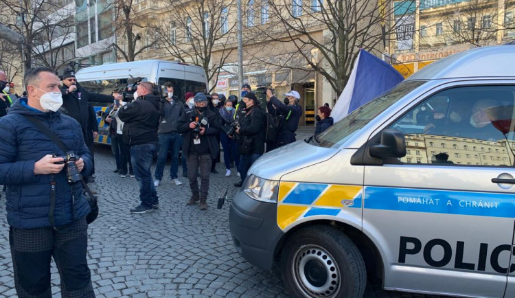 Pražští policisté zajistili 52 demonstrantů za přestupek a dva za spáchání trestného činu