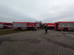 Na pražském letišti hořelo muzeum letadel. U požáru zasahovalo dvanáct jednotek hasičů