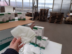 Pražští celníci zabavili neoznačené čínské respirátory za dva miliony korun. Nejspíš budou zlikvidovány