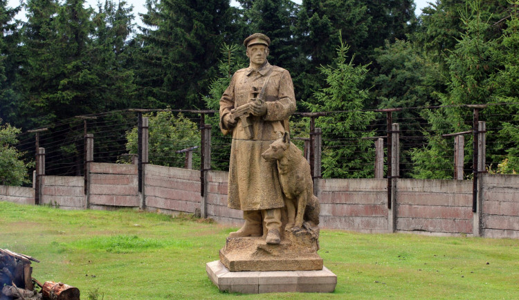 Sochu pohraničníka neprodáme, jedině přes moji politickou mrtvolu, říká starosta Chebu