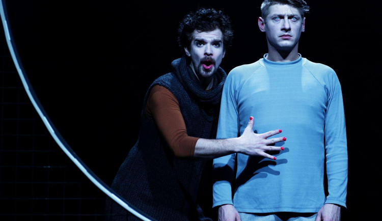 První divadelní hru napsanou počítačem vidělo skoro 13,5 tisíce diváků. Ohlasy jsou také v zahraničí