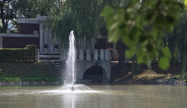 Park v Lánech se od Velikonoc otevře pro veřejnost. Do areálu Hradu mohou lidé jen na mši
