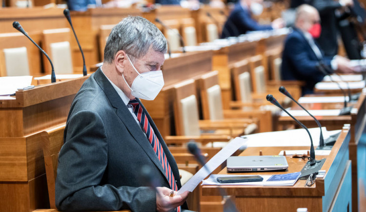 size4-16160776197855-2-senat-odmitl-povinny-podil-ceskych-potravin-v-obchodech-schvaleni-by-mohlo-znamenat-zalobu