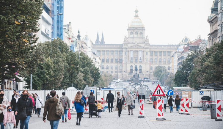 Více narozených než zemřelých? Praha byla loni jediným regionem v Česku s více narozenými