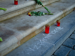 Babička Věra nebo děda František. Křížky na Staromáku dostávají konkrétní jména