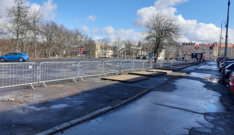 Staré a nevyužívané stánky zmizely z centra města, vznik nového tržiště se neplánuje