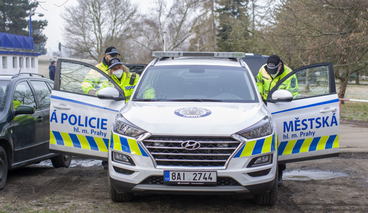 Pražští strážníci řešili za 24 hodin skoro 900 porušení opatření proti koronaviru