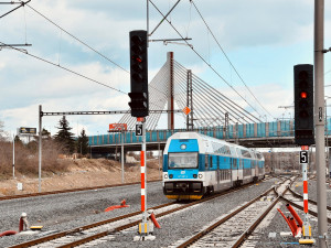 Železniční stanice Praha-Zahradní Město a přestupní uzel MHD bude sloužit od září. Podívejte se, jak vypadá jeho výstavba