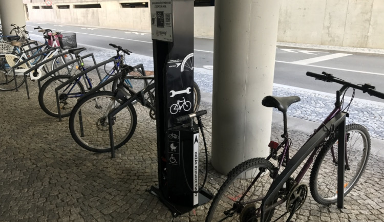 Nové cyklosloupky budou dostupné i maminkám s kočárky