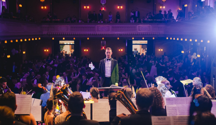 Police Symphony Orchestra chtějí své fanoušky oslovit prostřednictvím „hrajících“ plakátů
