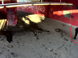 Útočník napadl cestujícího na hlavním nádraží. Policisté po něm pátrají již od ledna