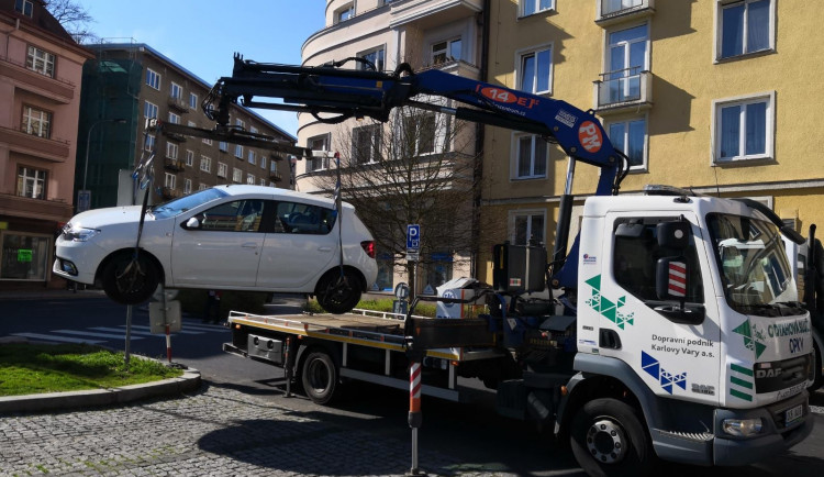 Za odtah vozidla nemusí platit pouze lidé v karanténě nebo izolaci