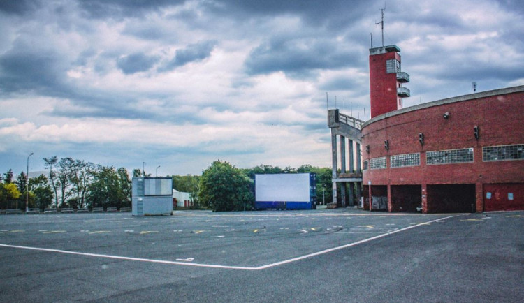 autokino u Strahovského stadionu