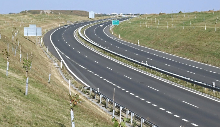 Dálnici je třeba co nejrychleji dostavět a napojit na německou síť