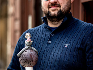 Pražská cukrárna ztvárnila Babiše jako Barona Prášila. Jde o symbol jeho selhání, říká podnikatel