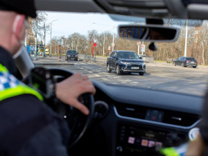 Opilá žena jela autem v protisměru, na předním sedadle vezla roční dítě