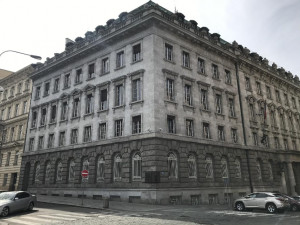 Místo s pohnutou historií, kde sídlilo gestapo. To je Petschkův palác v centru Prahy