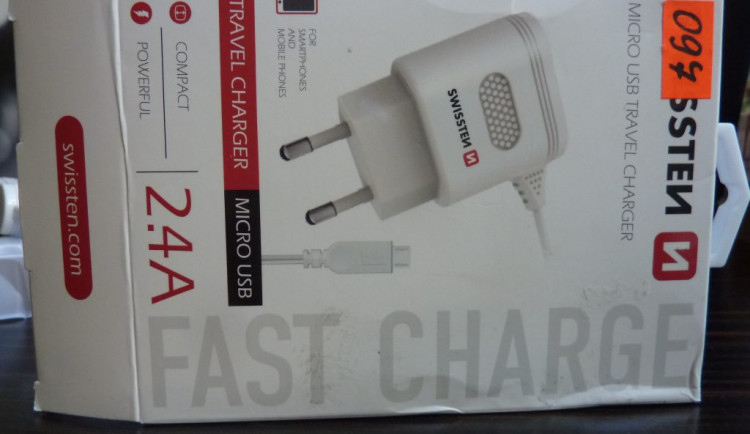 Inspektoři zakázali prodej nebezpečné USB nabíječky. Při použití hrozí úraz vysokým proudem