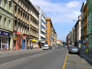 Opravy Koněvovy ulice jdou do další etapy. Bude uzavřená obousměrně