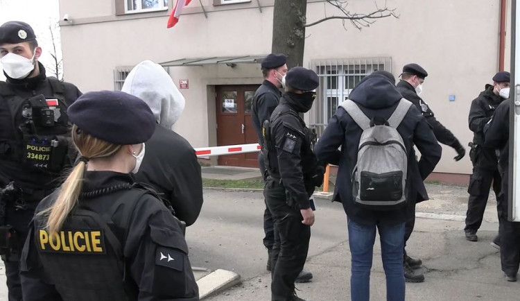 Policie odhalila na stavbě v Praze patnáct cizinců, kteří v Česku pobývali nelegálně